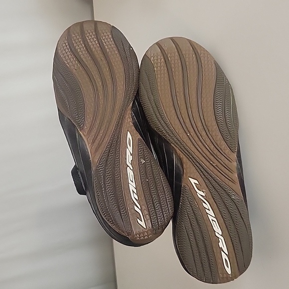 UMBRO Shoes Men's Size 10 Black and White a touch of Blue - Picture 7 of 8